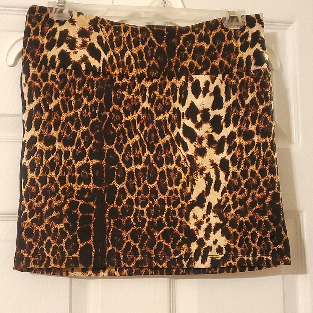NWT Forever 21 leopard print mini skirt - size juniors M